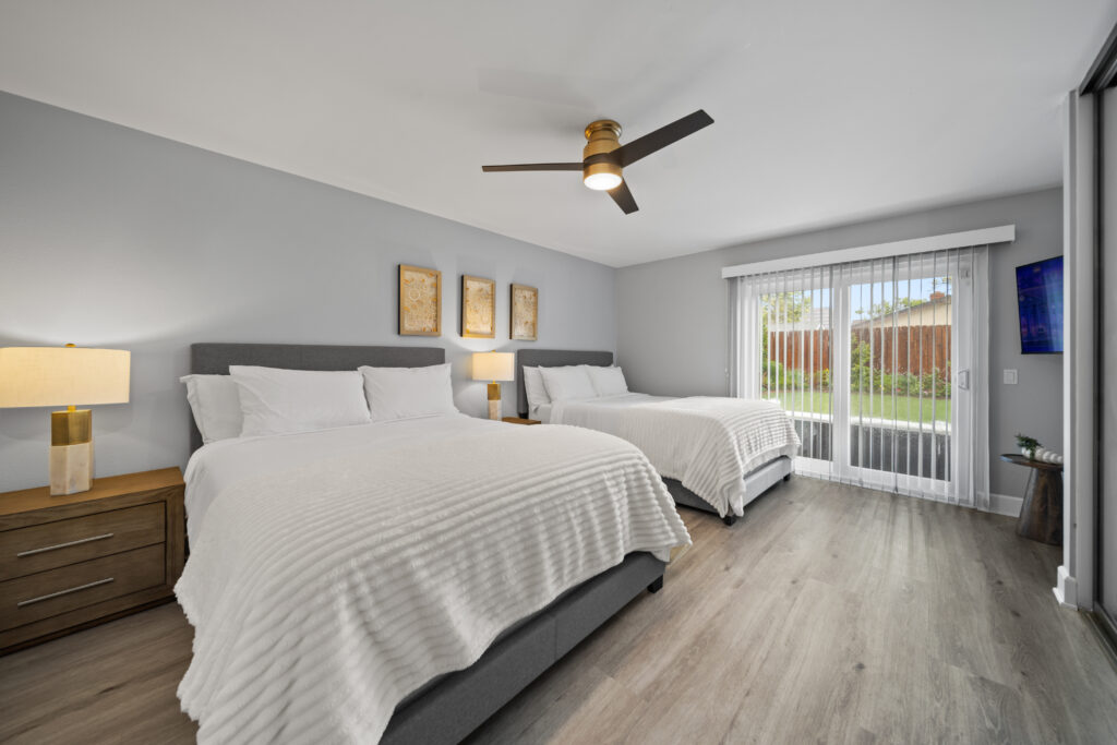 Modern Orange County detox center bedroom, and calming decor for alcohol and drug detox treatment.